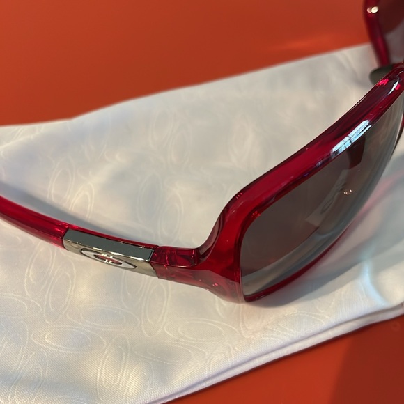 Oakley women’s sunglasses style Obsessed red - Picture 2 of 3